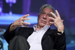 Foto: Vargas Llosa a favor de la ley de matrimonios gay (STRINGER COLOMBIA / REUTERS)