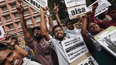 Foto: Tres detenidos tras la violación y ahorcamiento de dos adolescentes en India (REUTERS)