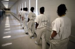 Foto: Denuncian abusos sistemáticos en cárceles de EEUU contra inmigrantes irregulares (LUCY NICHOLSON / REUTERS)