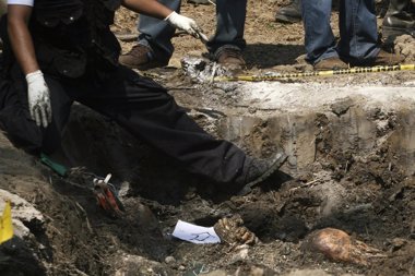Foto: Al menos 30 cuerpos hallados en una fosa en un rancho de Veracruz (© STRINGER MEXICO / REUTERS)