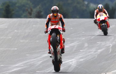 Foto: Márquez agranda su leyenda con la novena victoria consecutiva (REUTERS)