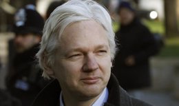 Foto: Suecia mantiene la orden de arresto contra Assange (© ANDREW WINNING / REUTERS)