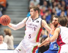 Foto: Laboral Kutxa deja libre a Nocioni (ACB PHOTO)