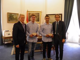 Foto: Víctor Payá y Alvaro del Arco, campeones del mundo juveniles de Vela (AYUNTAMIENTO)