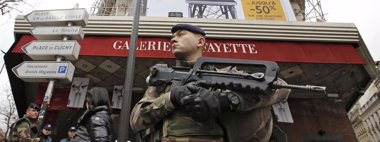 Foto: Francia anuncia el despliegue de 10.000 militares para reforzar su seguridad interior (REUTERS)