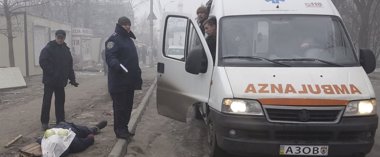 Foto: Al menos 30 muertos, incluidos dos menores, en el bombardeo de Mariupol, según las autoridades ucranianas (STRINGER . / REUTERS)