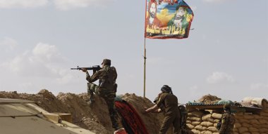 Foto: Los paramilitares chiíes abandonan Tikrit tras un acuerdo con el Gobierno (THAIER AL SUDANI / REUTERS)