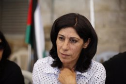 Foto: Condenada a cuatro meses de prisión la diputada palestina Jalida Jarrar (MOHAMAD TOROKMAN / REUTERS)