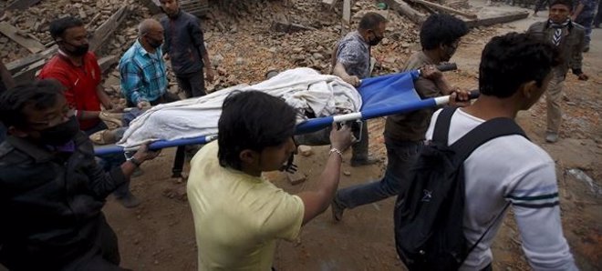 Foto: Al menos 3.815 muertos y 6.515 heridos, último balance del terremoto de Nepal (REUTERS)