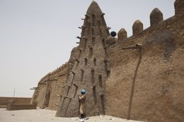 Foto: Reconstruidos 14 mausoleos de Tombuctú destruidos en 2012 por milicias yihadistas (JOE PENNEY / REUTERS)