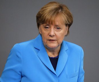El apoyo a la CDU de Merkel cae al mínimo desde junio de 2014 (FABRIZIO BENSCH / REUTERS)