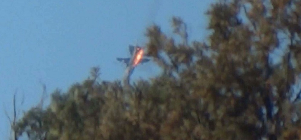 Foto: Turquía derriba un avión de combate en el norte de Siria tras violar su espacio aéreo (YOUTUBE)