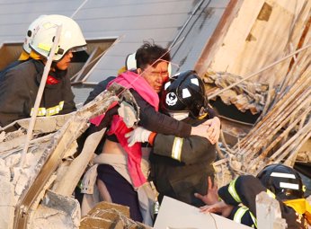 Foto: Once muertos, 462 heridos y más de 170 desaparecidos tras el terremoto de Taiwán (STRINGER . / REUTERS)