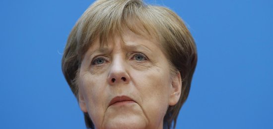 Foto: Aumenta el apoyo a Merkel gracias a la disminución del número de refugiados que llegan al país (FABRIZIO BENSCH / REUTERS)