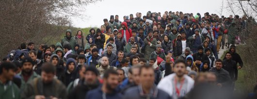 Foto: Austria planea reducir nuevamente el número de peticiones de asilo (STOYAN NENOV / REUTERS)