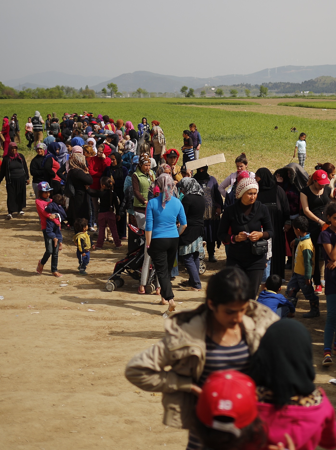Foto: Altercados entre los refugiados en Idomeni (STOYAN NENOV / REUTERS) 