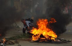 Foto: Asciende a diez el balance de muertos en las protestas educativas de Oaxaca (REUTERS) 