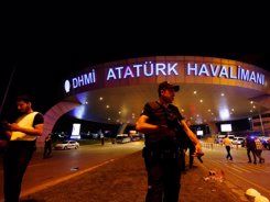 Foto: Turquía incrementa la seguridad en el aeropuerto de Estambul tras el atentado (MURAD SEZER/REUTERS) 