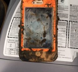 Un iphone 4 encara funciona després de passar més d'un any en el fons d'un llac (DANIEL KALGREN)