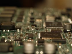 Espanya lidera la reutilització de productes tecnològics a Europa (UN RAGAZZO CHIAMATO BI EN CC)